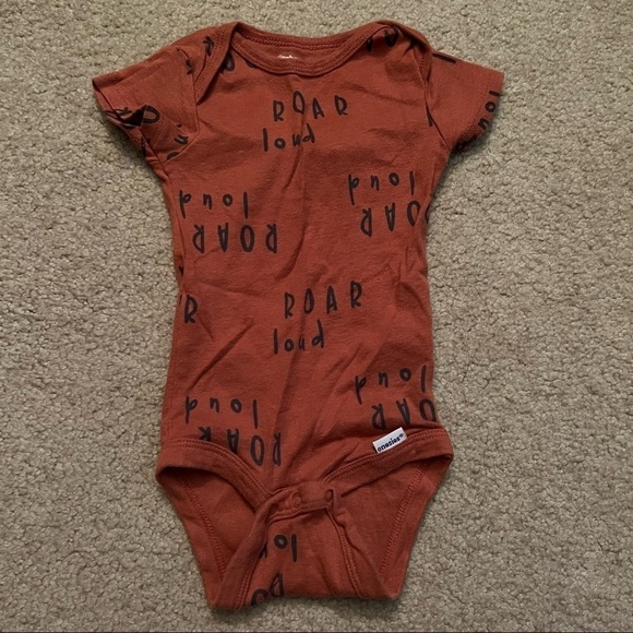 Gerber Onesies- Bundle of 4 - Picture 5 of 5